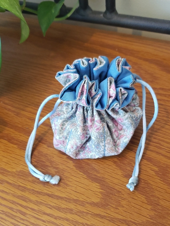 Handbags - NWOT Floral Jewelry Drawstring Pouch - OS